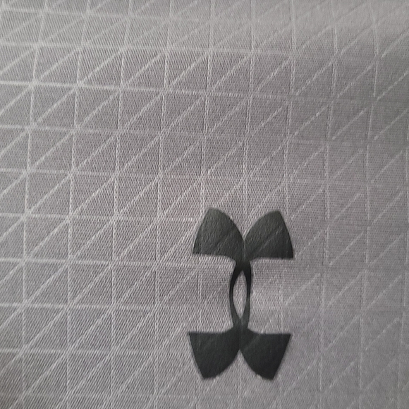 Under Armor Pull Over Heatgear - Picture 2 of 2